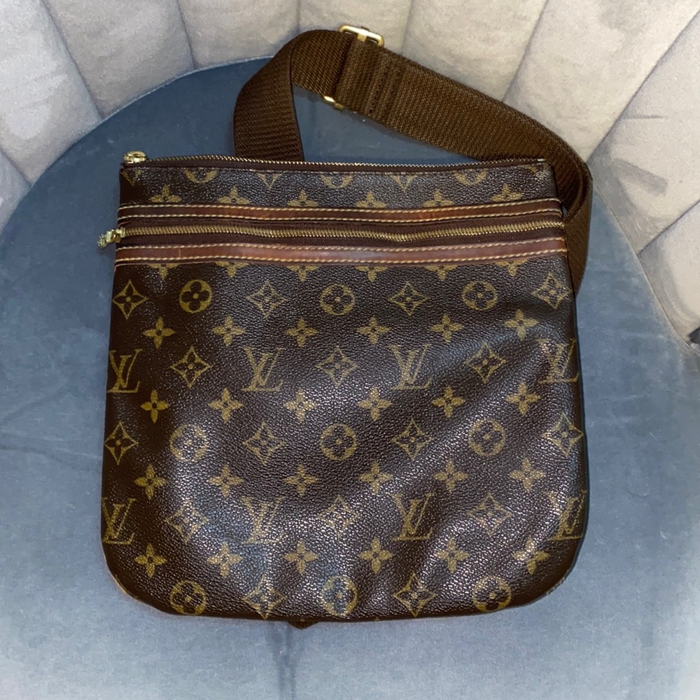 Louis Vuitton vintage Pochette Bosphore. Well loved.
